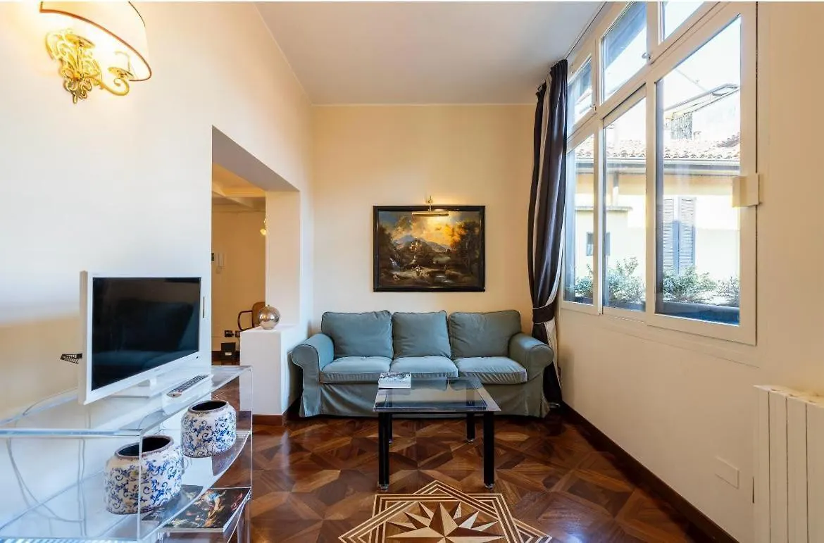 Apartment 10 Minutes From The Duomo - Elegant Maison Milan