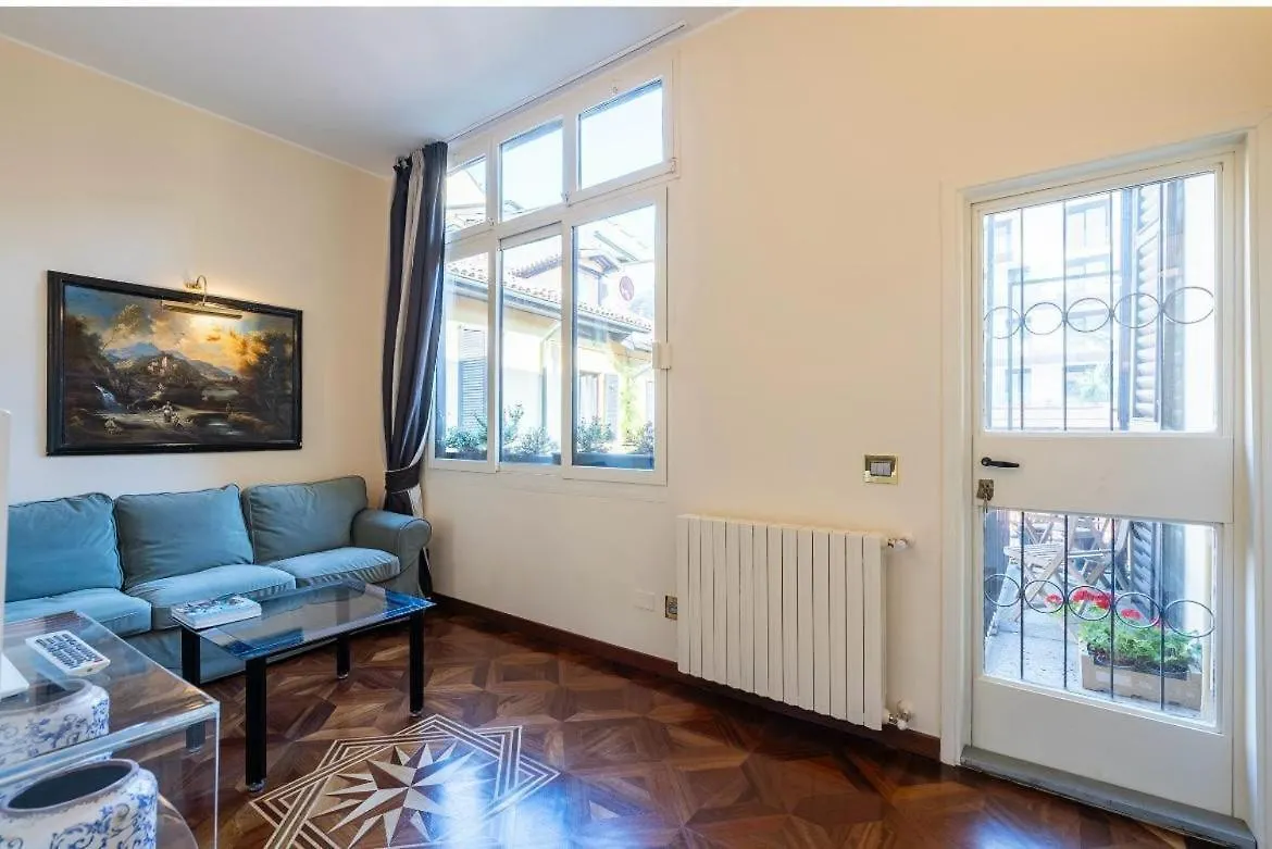 Apartment 10 Minutes From The Duomo - Elegant Maison Milan Italy