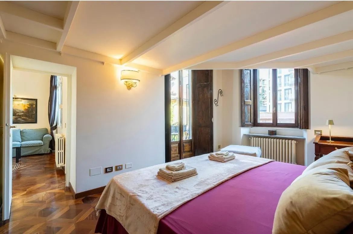 10 Minutes From The Duomo - Elegant Maison Milan Italy